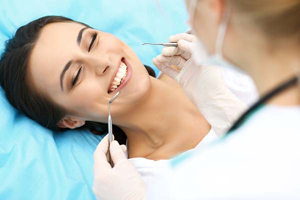 Implantat Behandlung